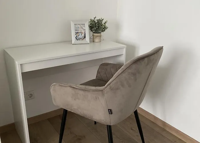 Hausen Hideaway Apartment *
